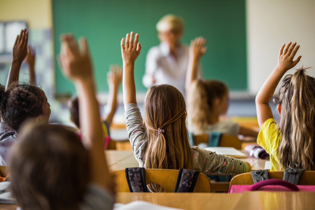 skole, disiplin, mer autoritet, lærere, ledelse, klasserom, tydelige krav, grunnleggende ferdigheter