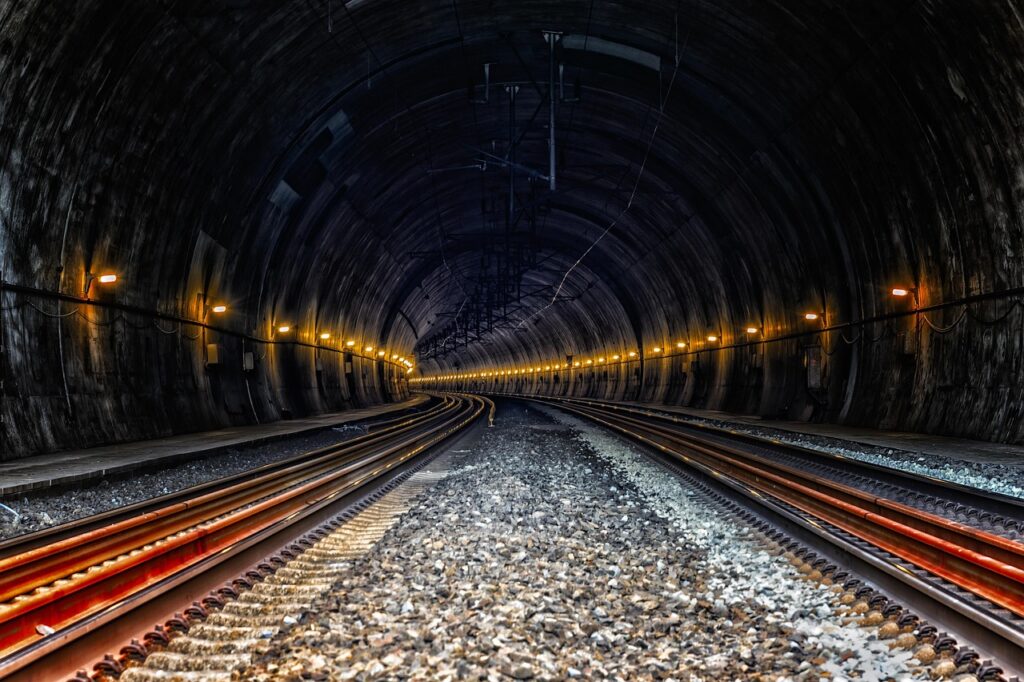 tog tunnel jernbane